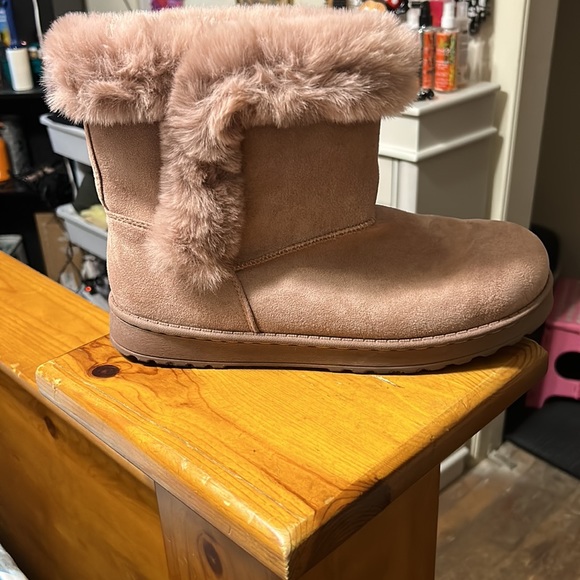 SO Paulina Woman’s Faux Fur Winter Boots. Mauve - Picture 2 of 6